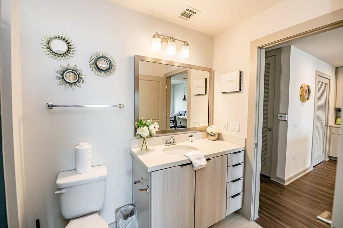 Uptown Furnished Near Boa Stadium Apts Apartment *