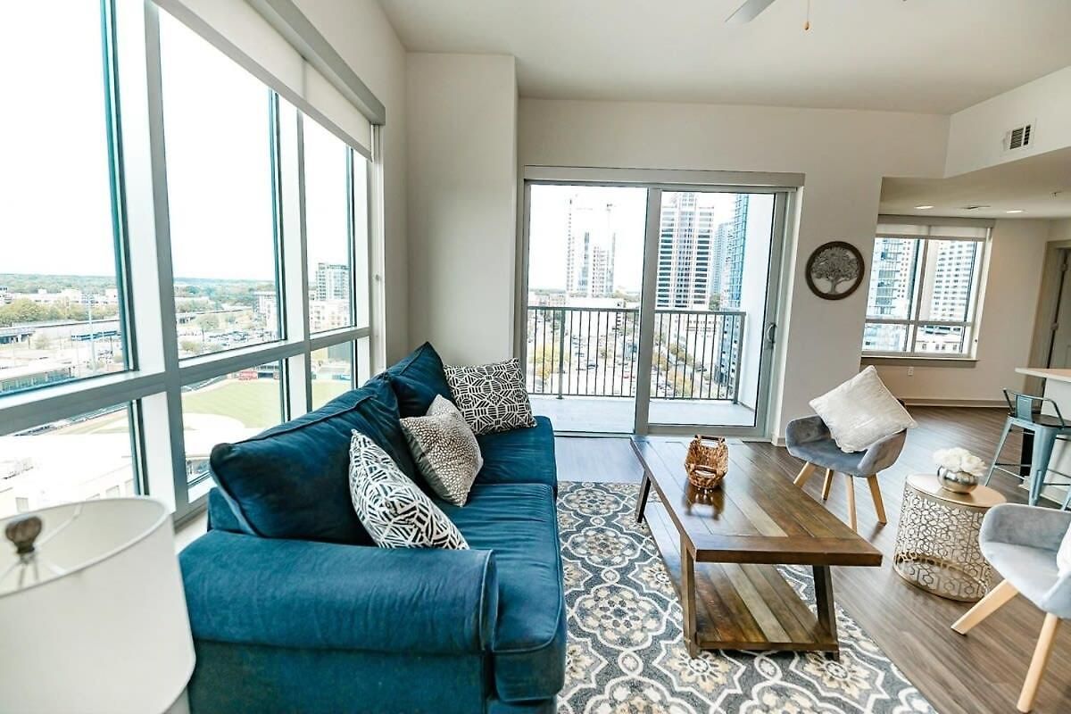 Apartment 2br Uptown Furnished Near Truist Fields Apts