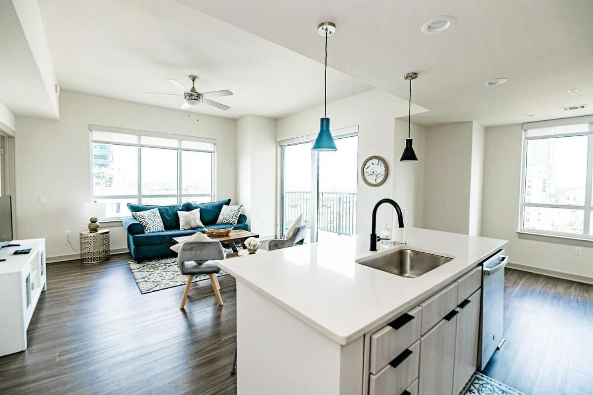 2br Uptown Furnished Near Truist Fields Apts *