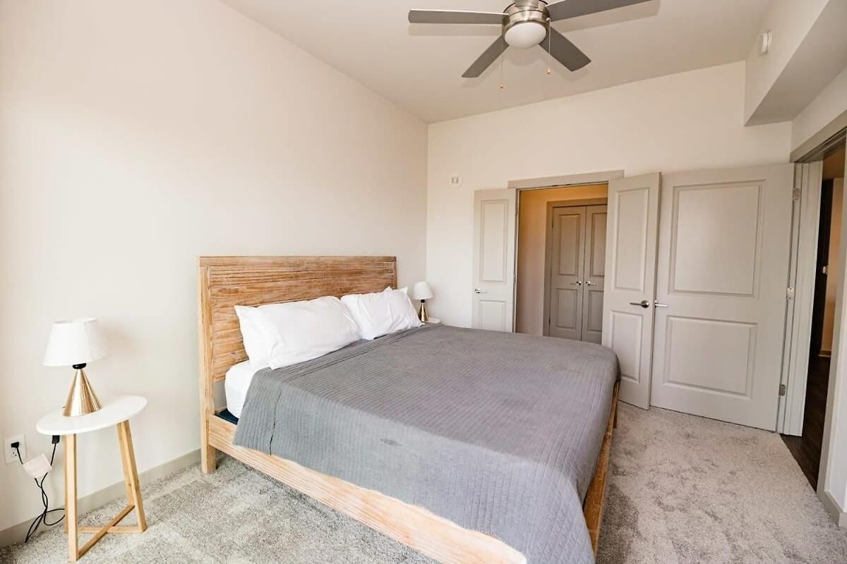 Uptown Furnished Near Boa Stadium Apts Apartment
