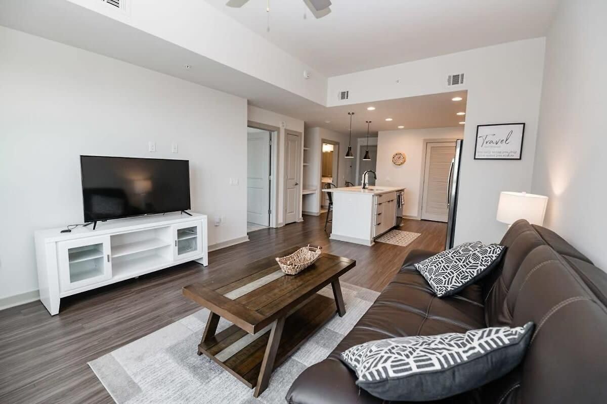Apartment Uptown Furnished Near Boa Stadium Apts *