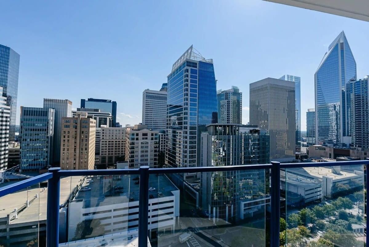 2br Uptown Furnished Near Truist Fields Apts