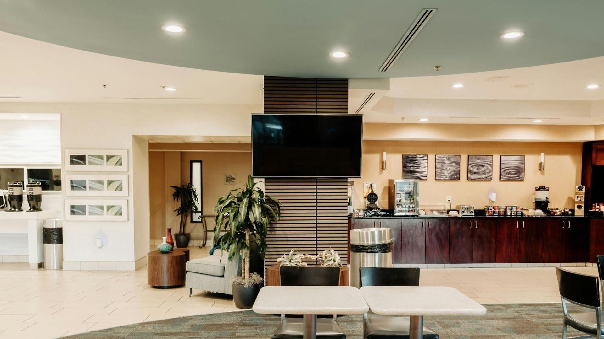 The Beacon Airport By Ihg Hotel