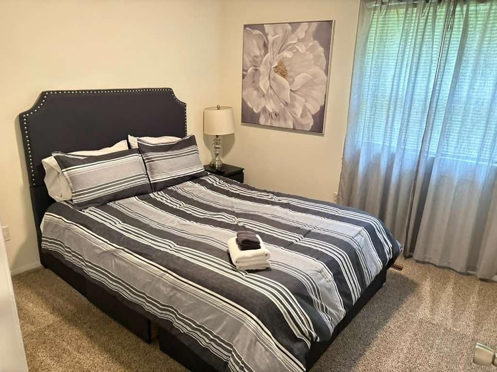 Holiday home Spacious 4br - 10 Min To Uptown - Yard - Pets Ok