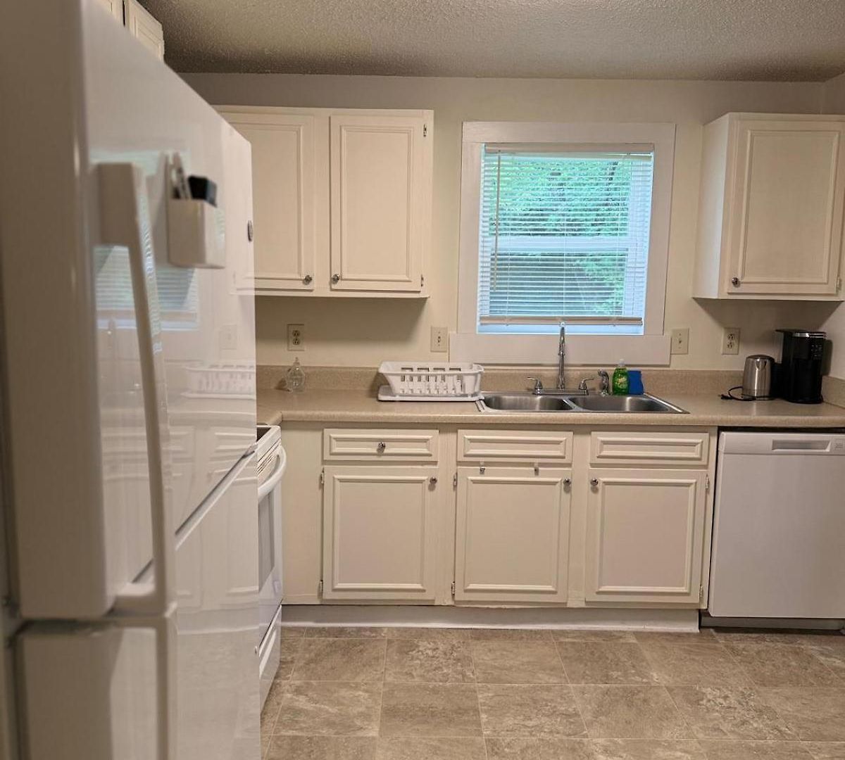 Spacious 4br - 10 Min To Uptown - Yard - Pets Ok Holiday home