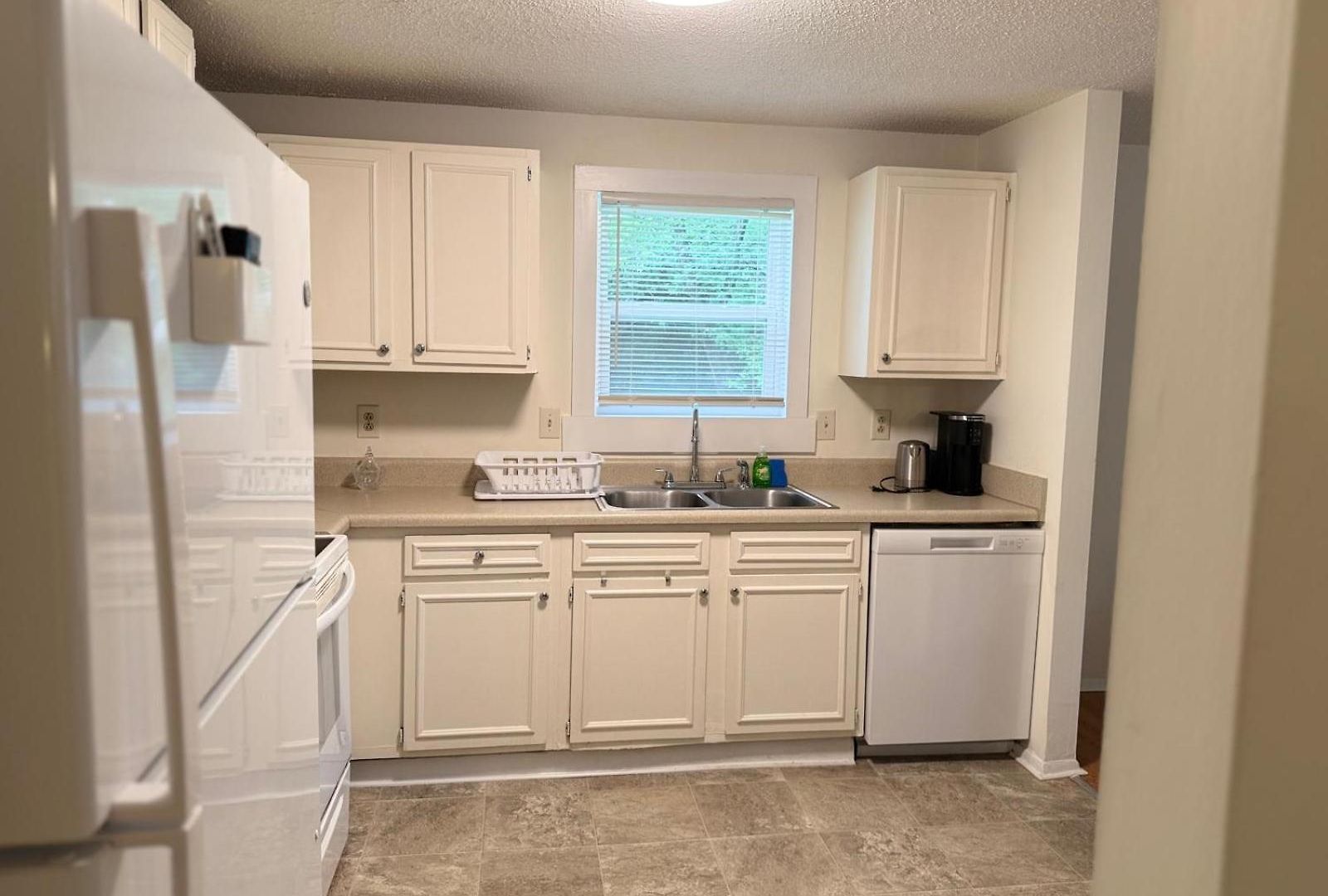 Spacious 4br - 10 Min To Uptown - Yard - Pets Ok Holiday home *