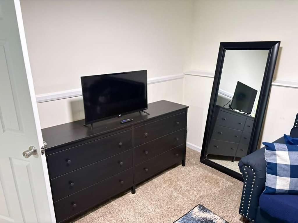 Holiday home Spacious 4br - 10 Min To Uptown - Yard - Pets Ok *
