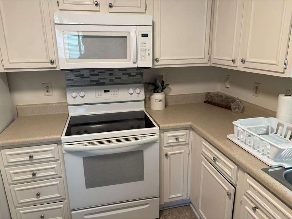 Spacious 4br - 10 Min To Uptown - Yard - Pets Ok Holiday home *