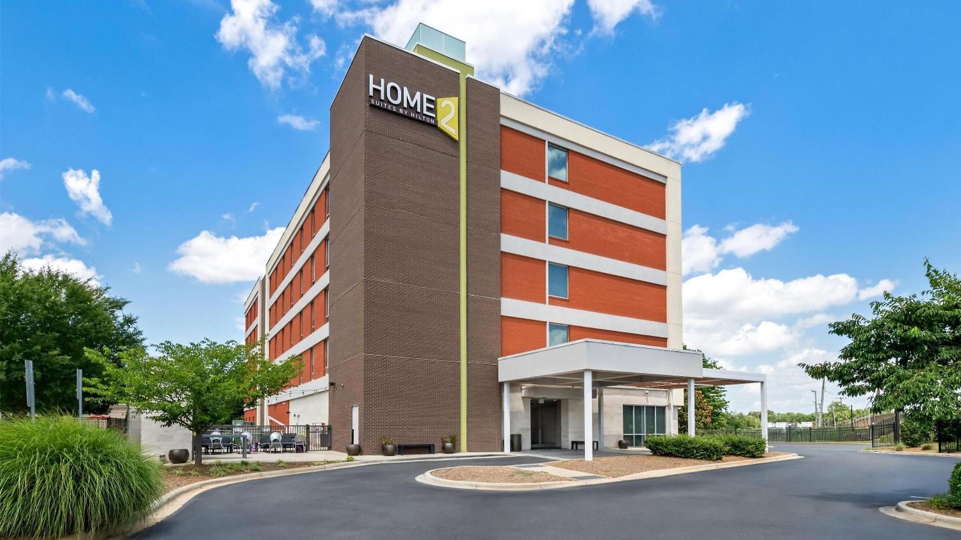 Home2 By Hilton Airport 3*
