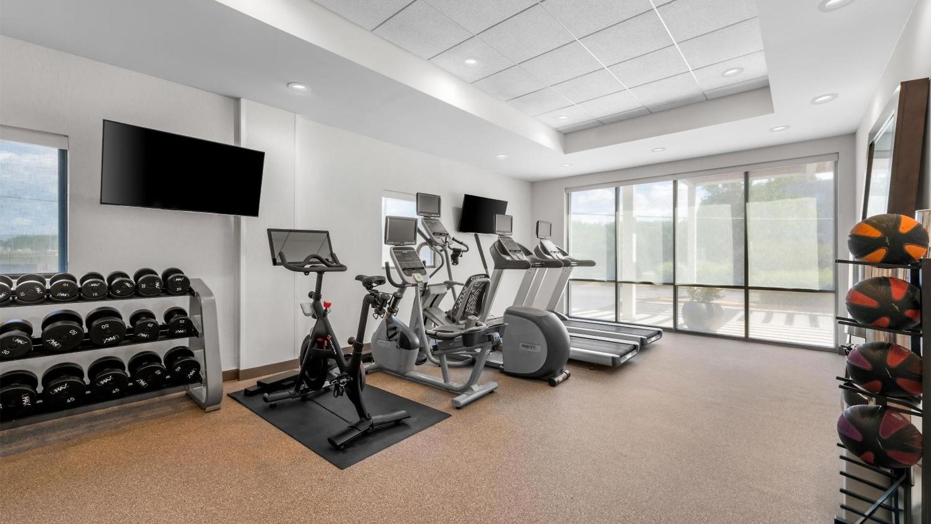 Hotel Home2 By Hilton Airport 3*