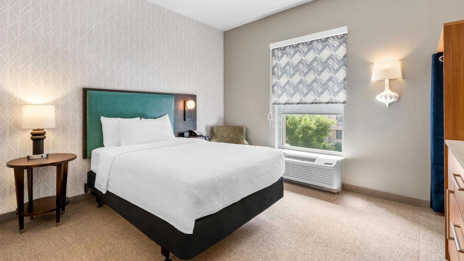 Home2 By Hilton Airport 3*