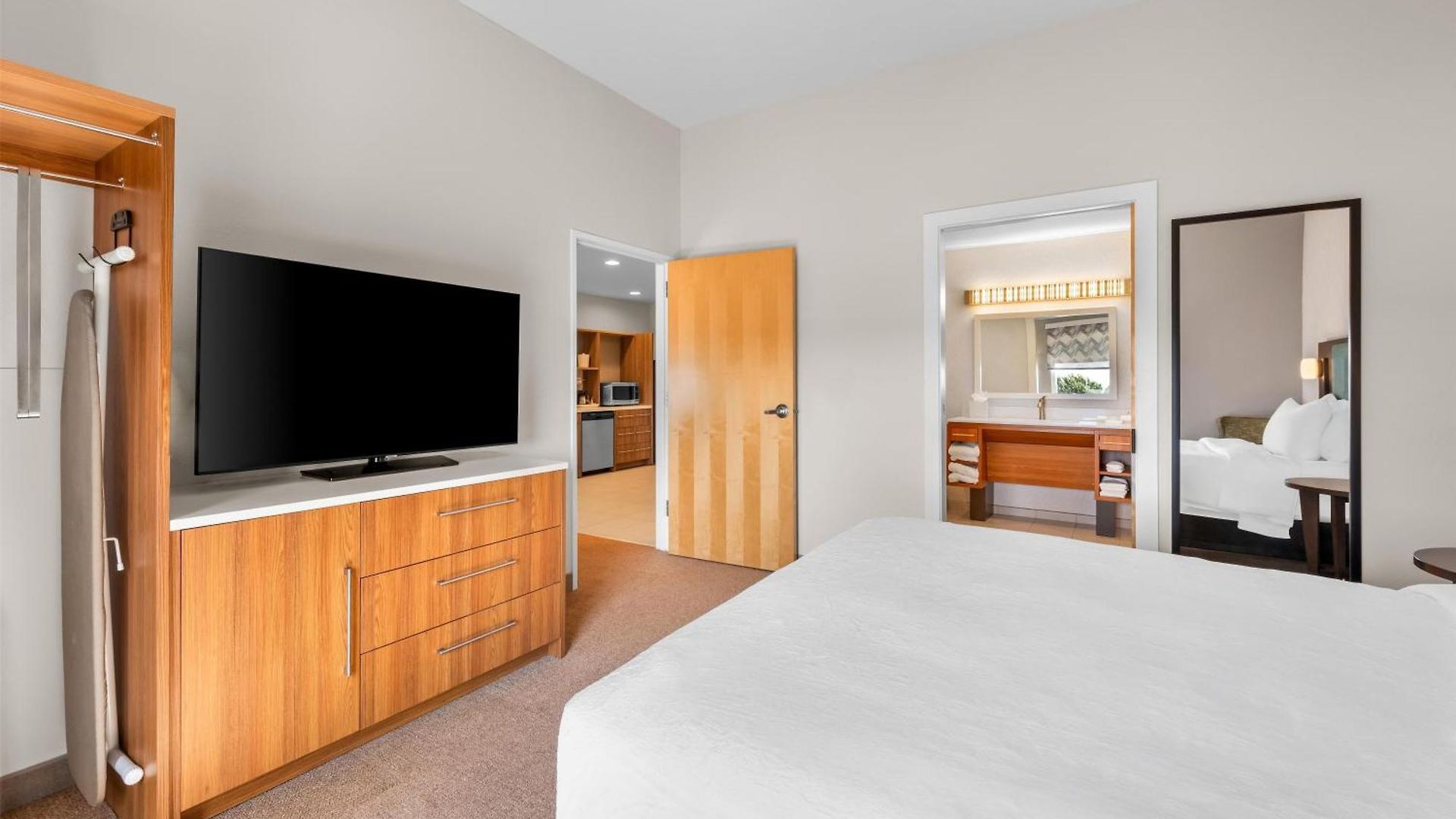 Hotel Home2 By Hilton Airport