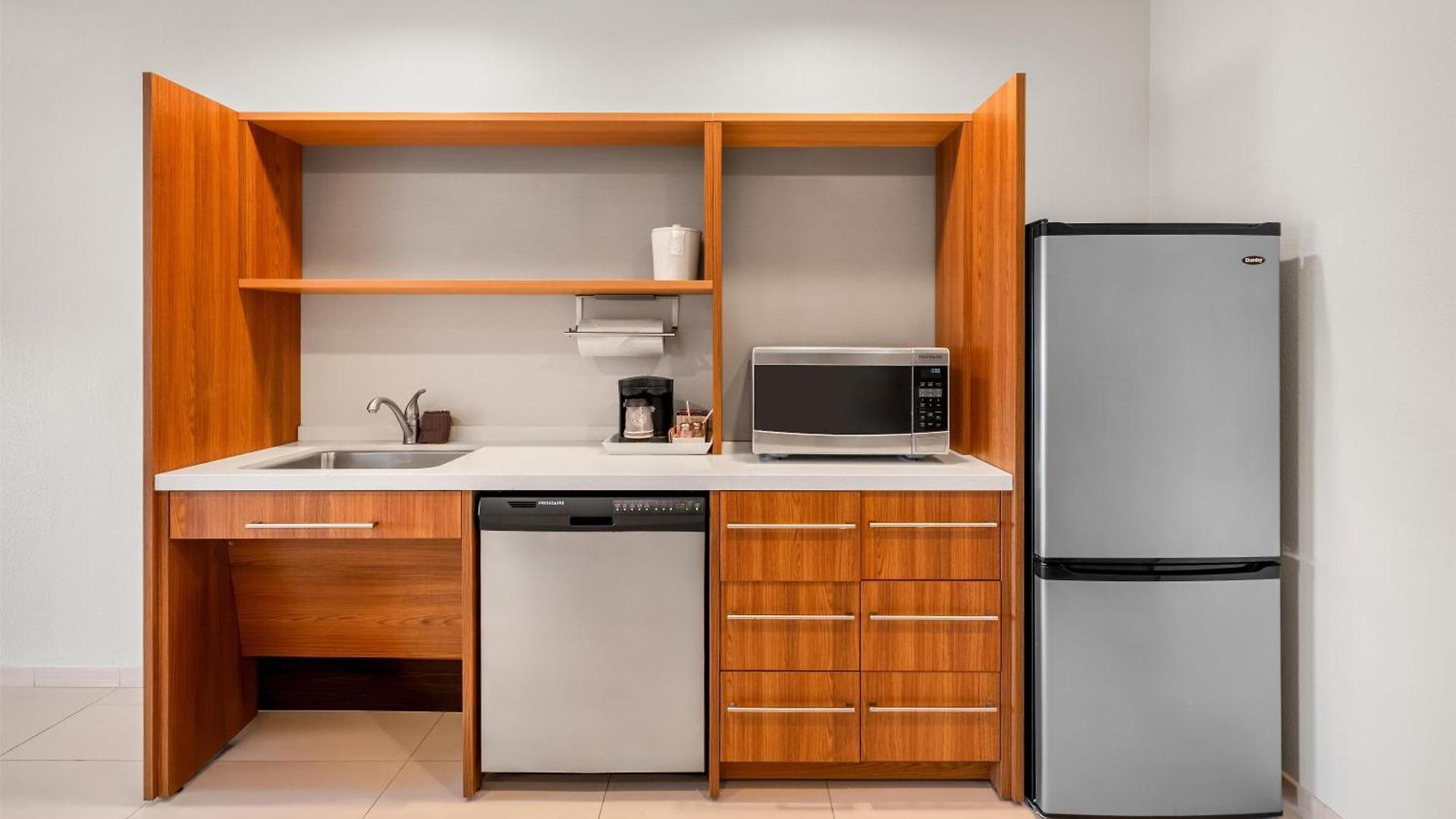Home2 By Hilton Airport Hotel 3*