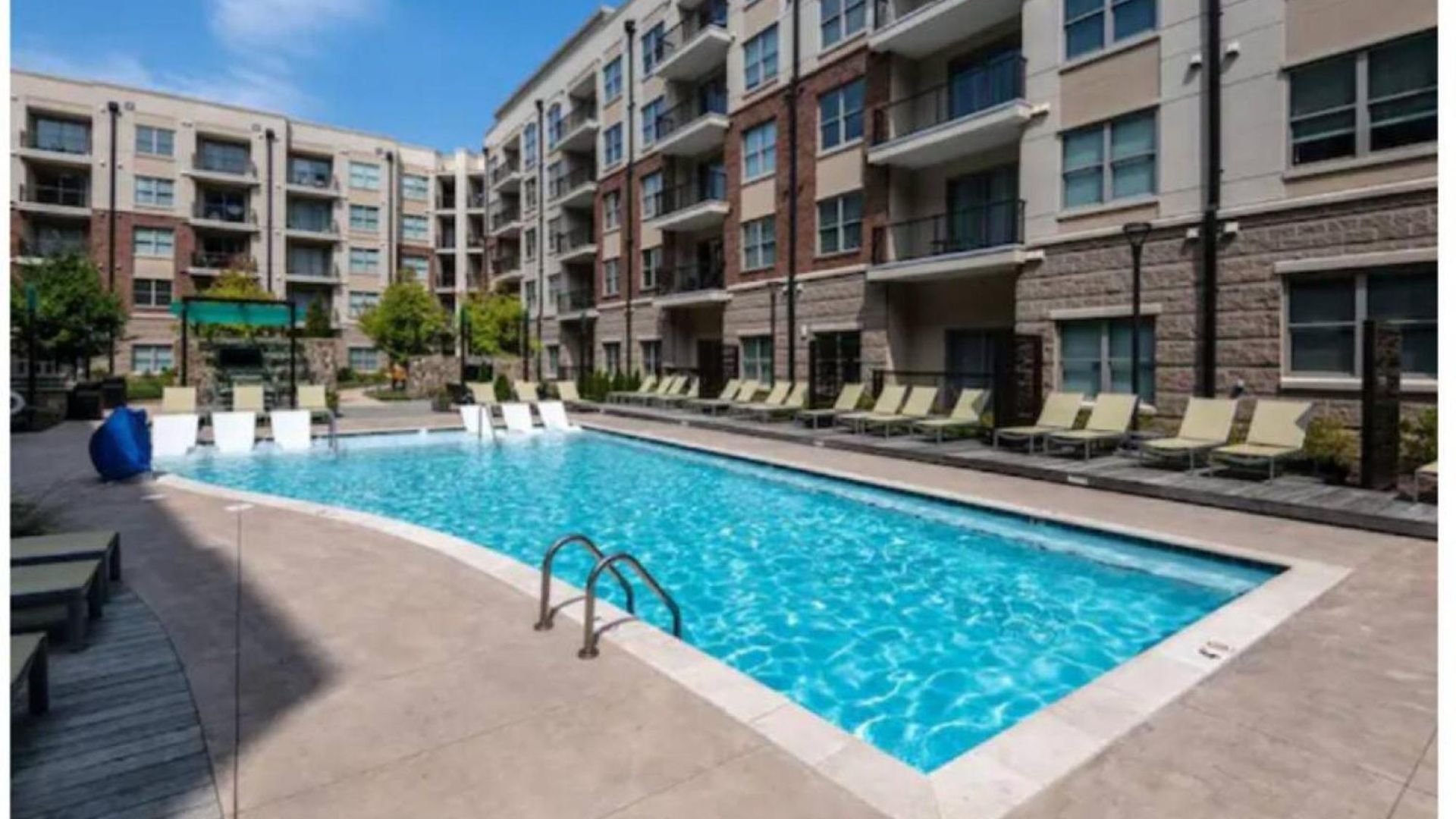 League Flats Uptown At West Trade Street Apartment Charlotte