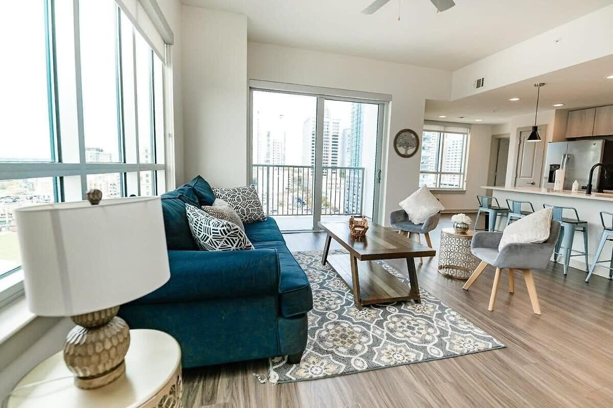 Uptown Fully Furnished 2br Apts Apartment