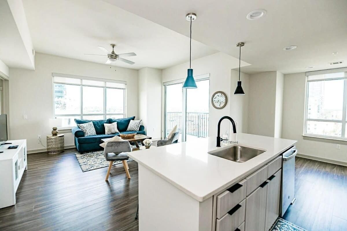 Uptown Fully Furnished 2br Apts