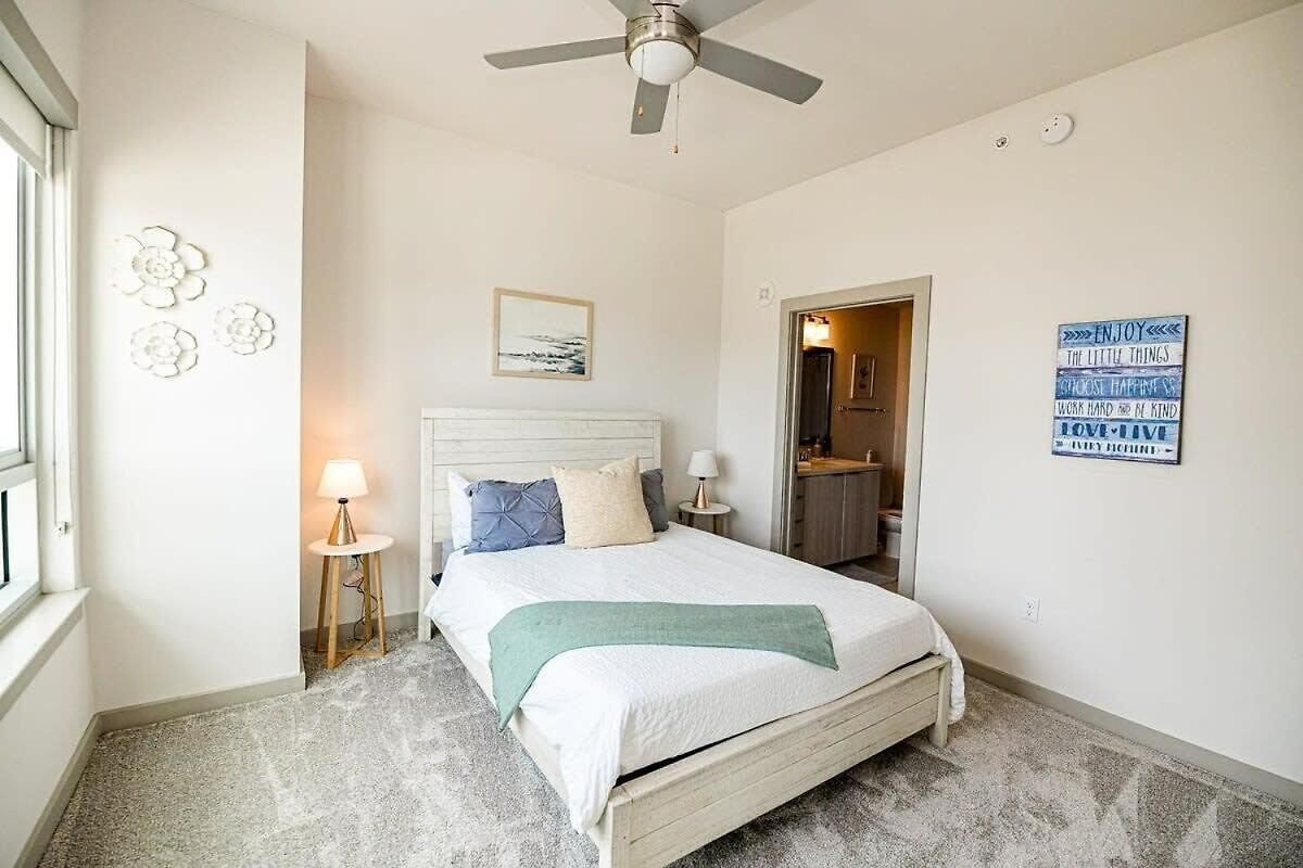 Uptown Fully Furnished 2br Apts