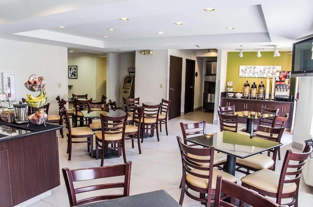 Hotel Sleep Airport - Billy Graham Parkway