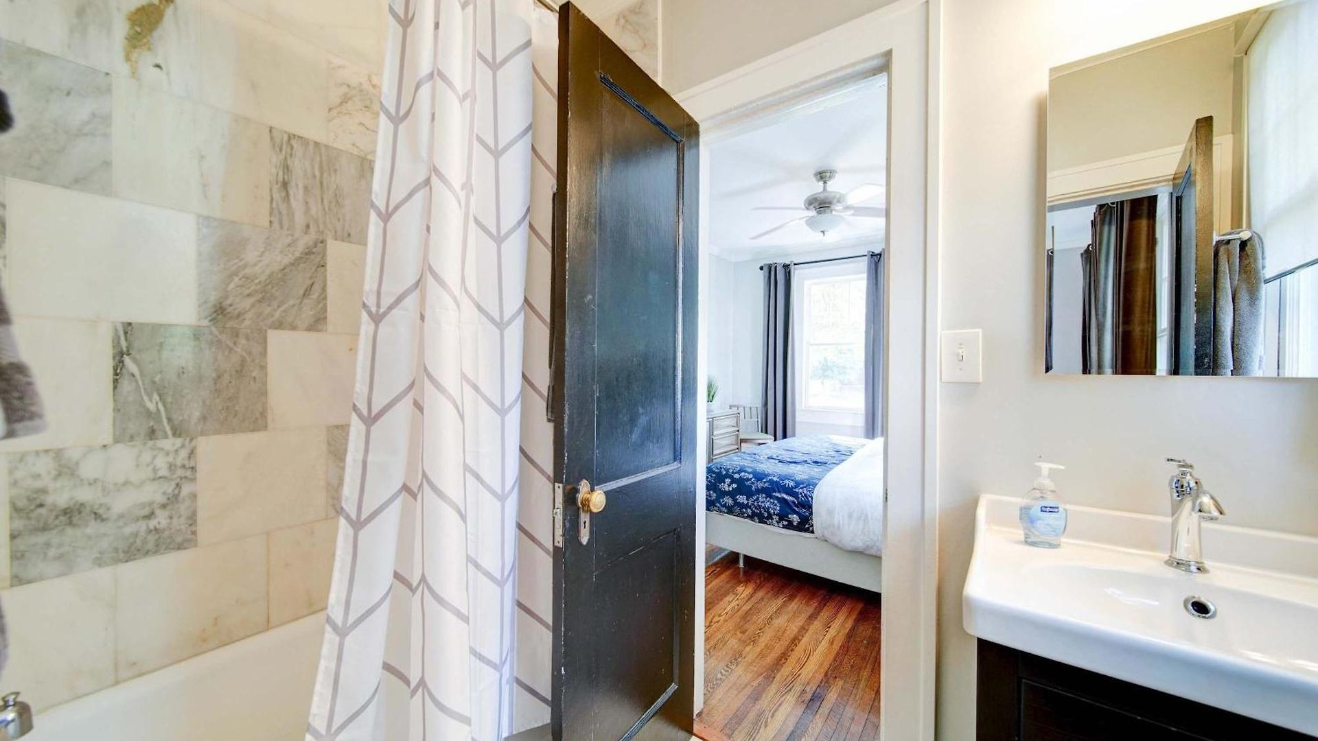 Holiday home 2 Bedroom In Myers Park With Comfortable Screened Porch Charlotte
