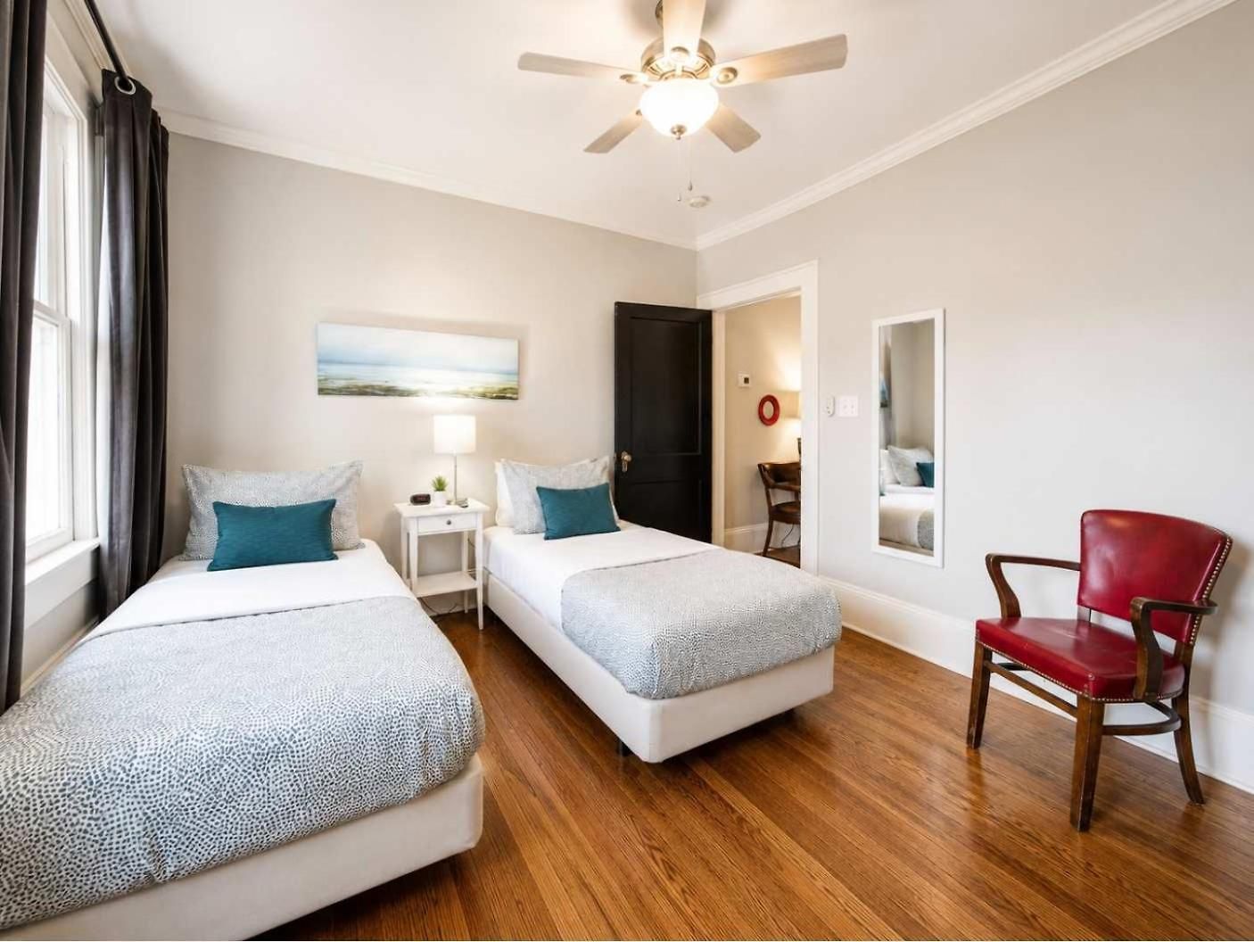 2 Bedroom In Myers Park With Comfortable Screened Porch *