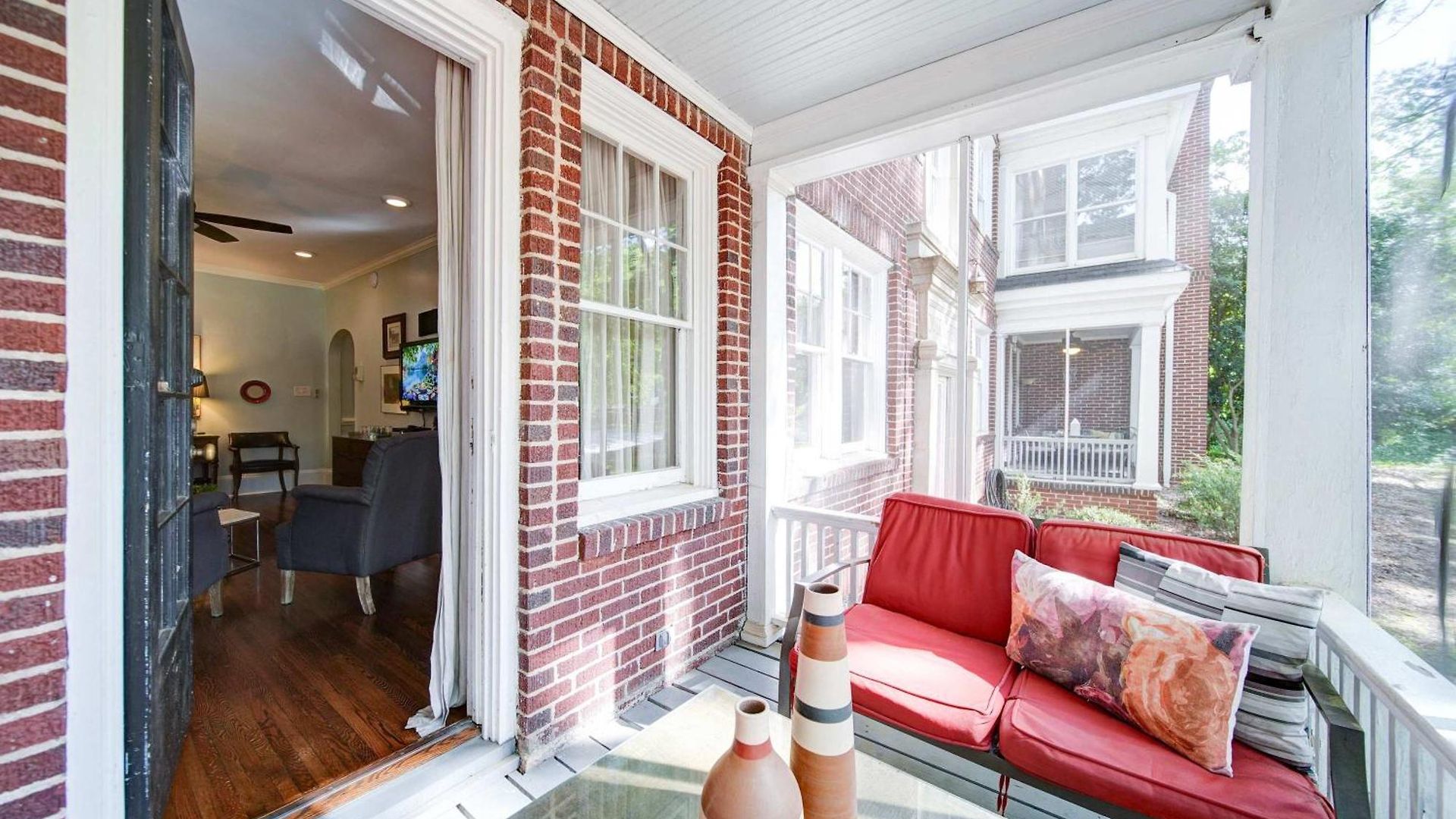 2 Bedroom In Myers Park With Comfortable Screened Porch Holiday home Charlotte