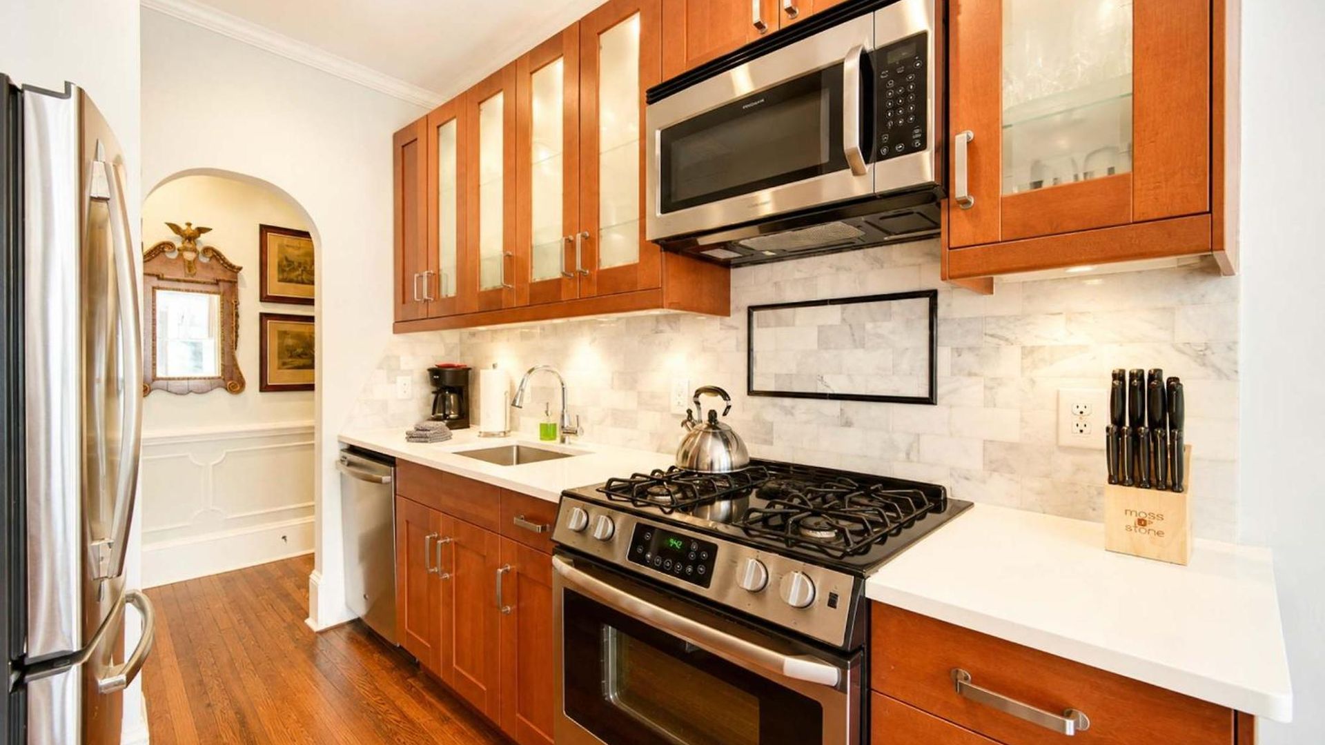 2 Bedroom In Myers Park With Comfortable Screened Porch Holiday home Charlotte