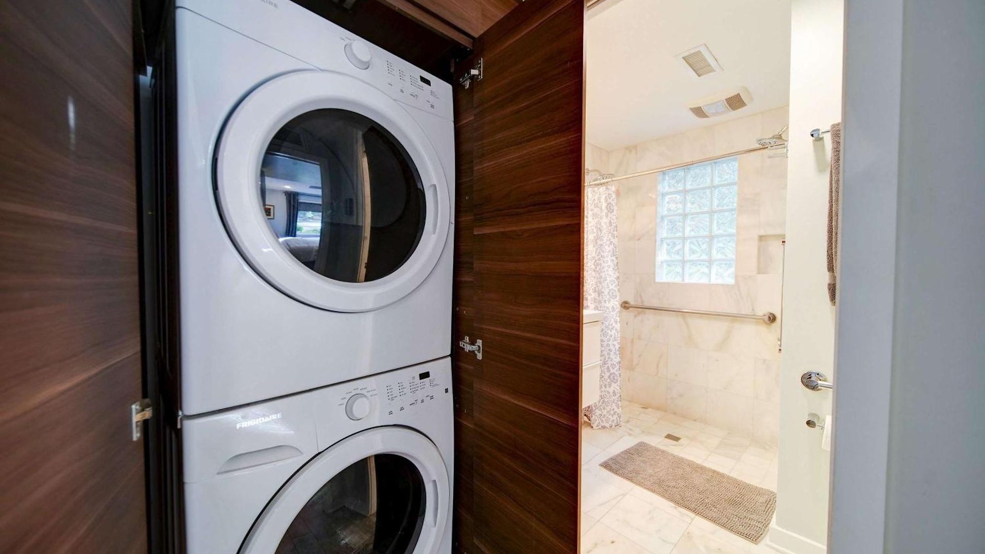 Comfortable And Stylish Near Myers Park Holiday home *