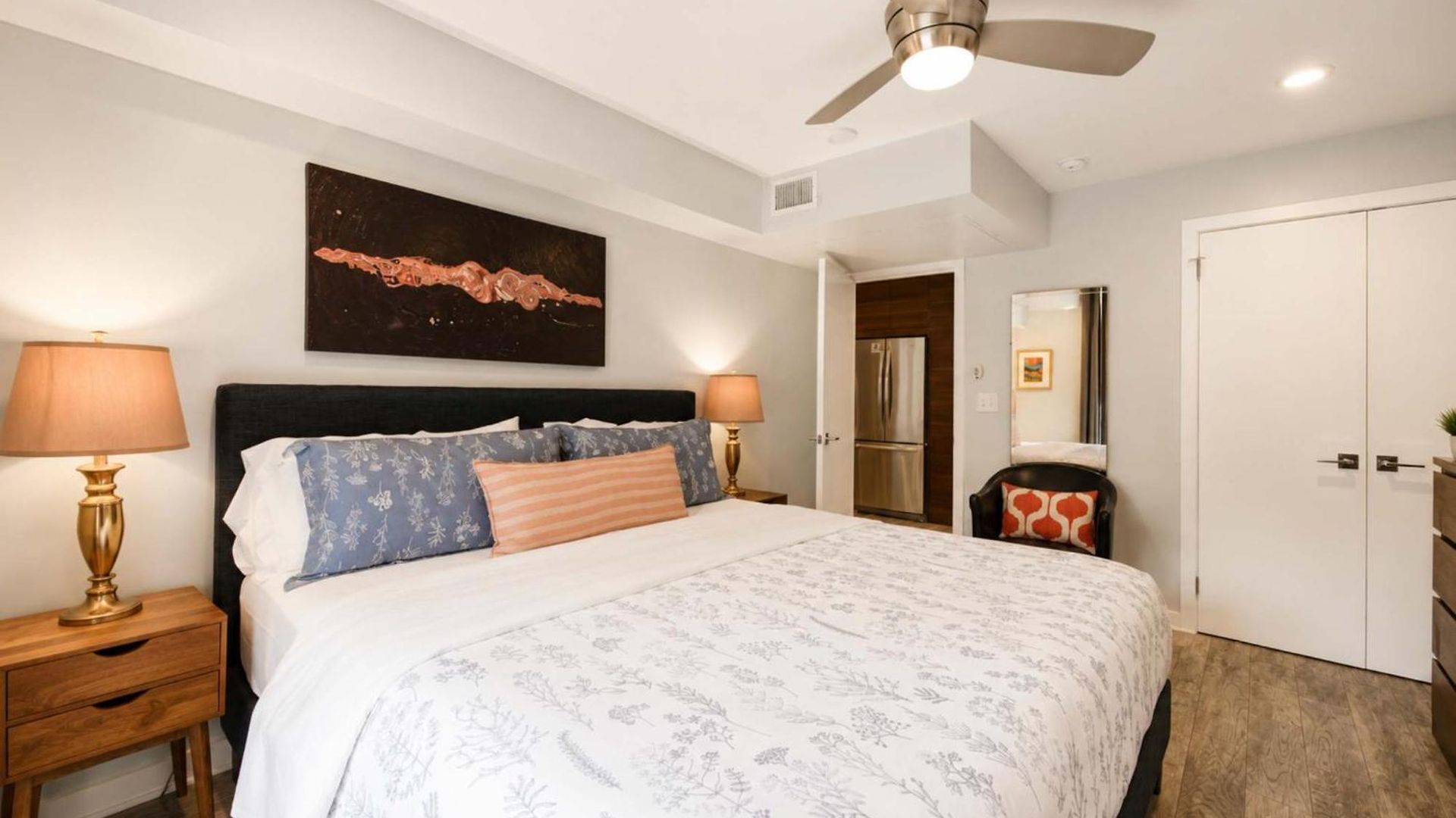 Comfortable And Stylish Near Myers Park Holiday home