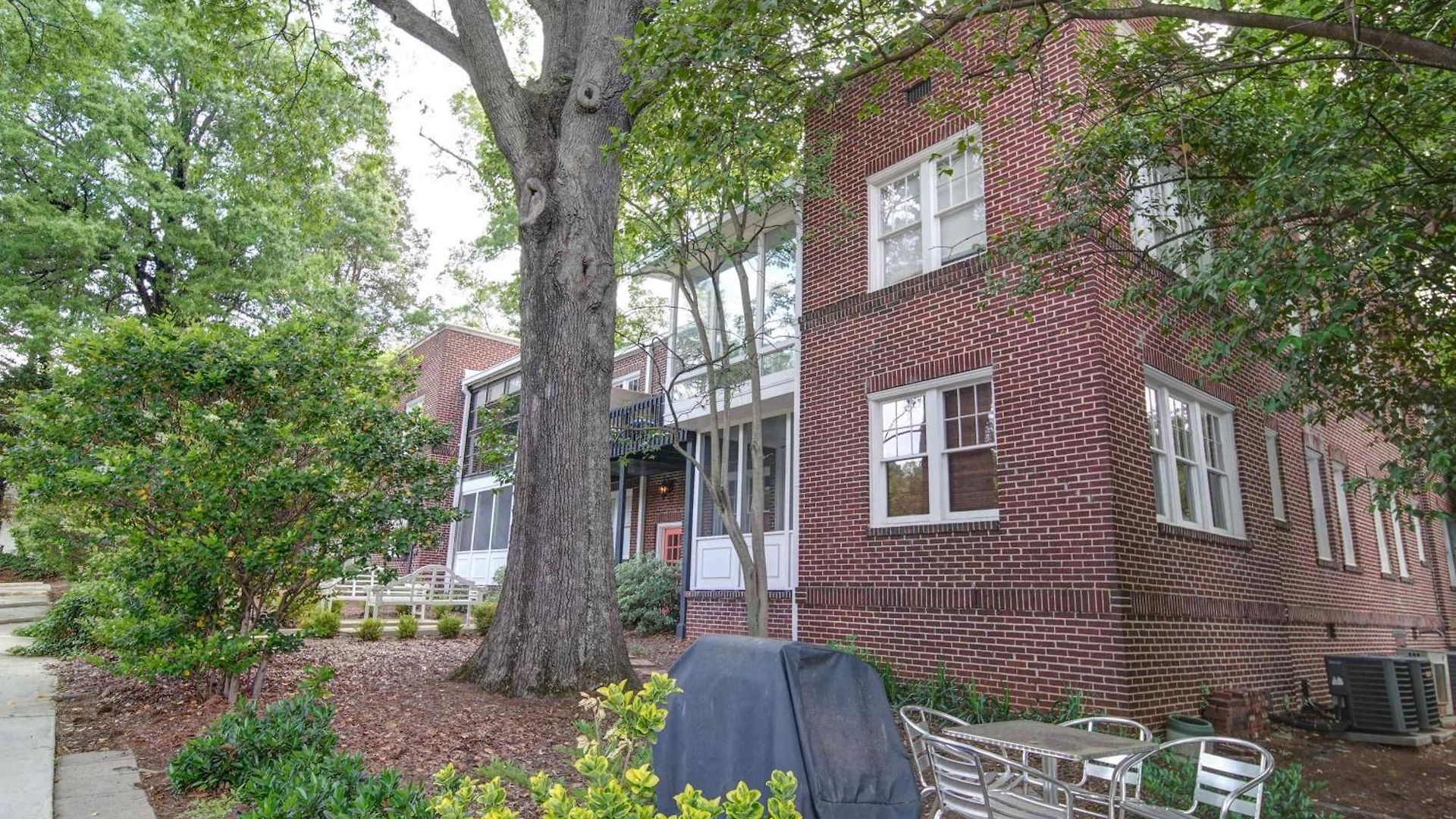 Contemporary Gem In The Heart Of Myers Park