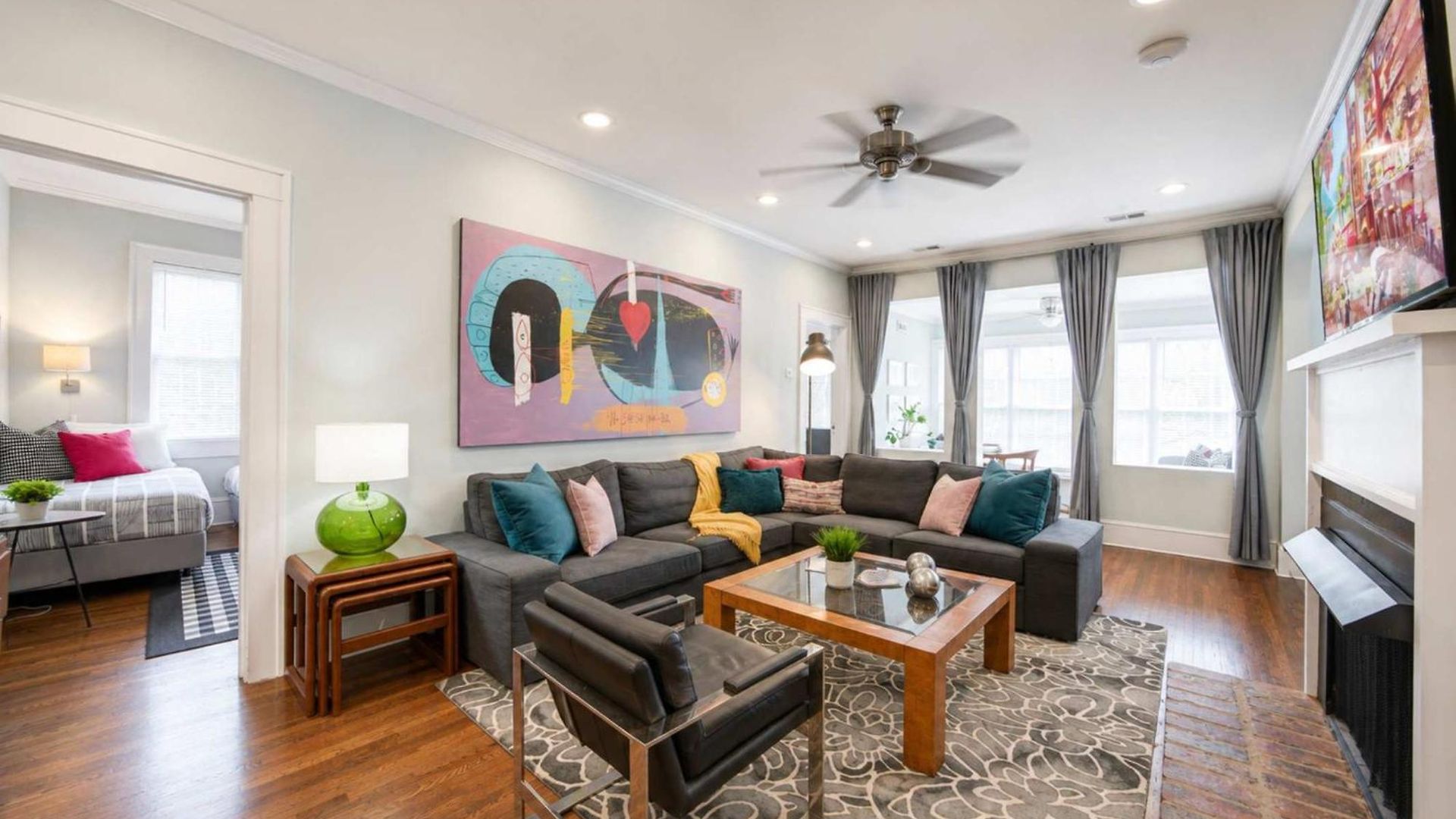 Light Filled 2 Bedroom In Myers Park With A Porch