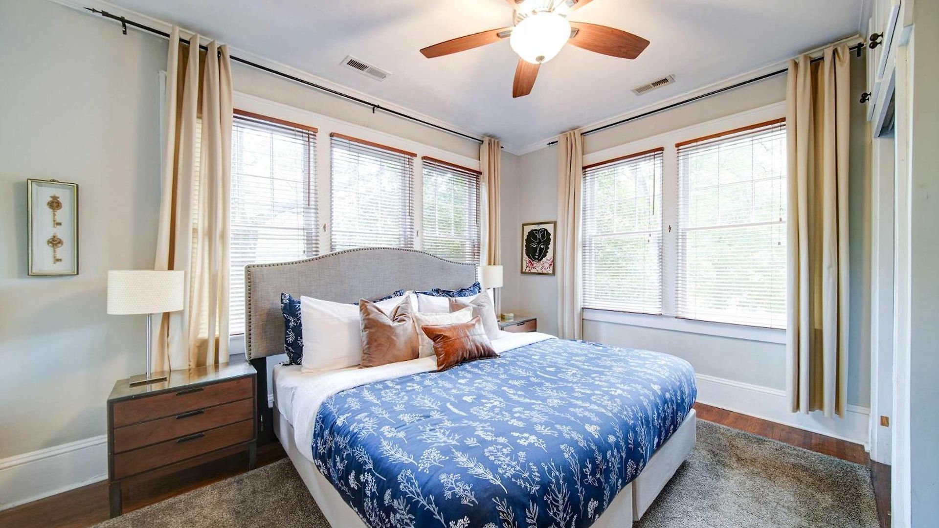 Light Filled 2 Bedroom In Myers Park With A Porch