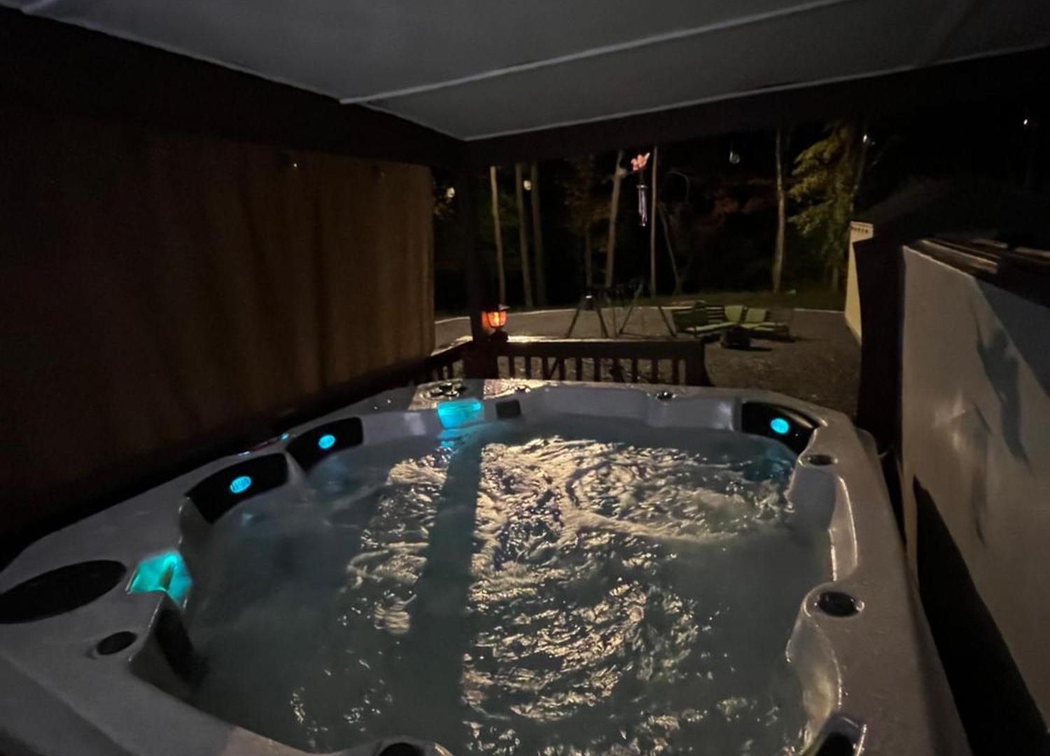 Family House With Jacuzzi Holiday home *