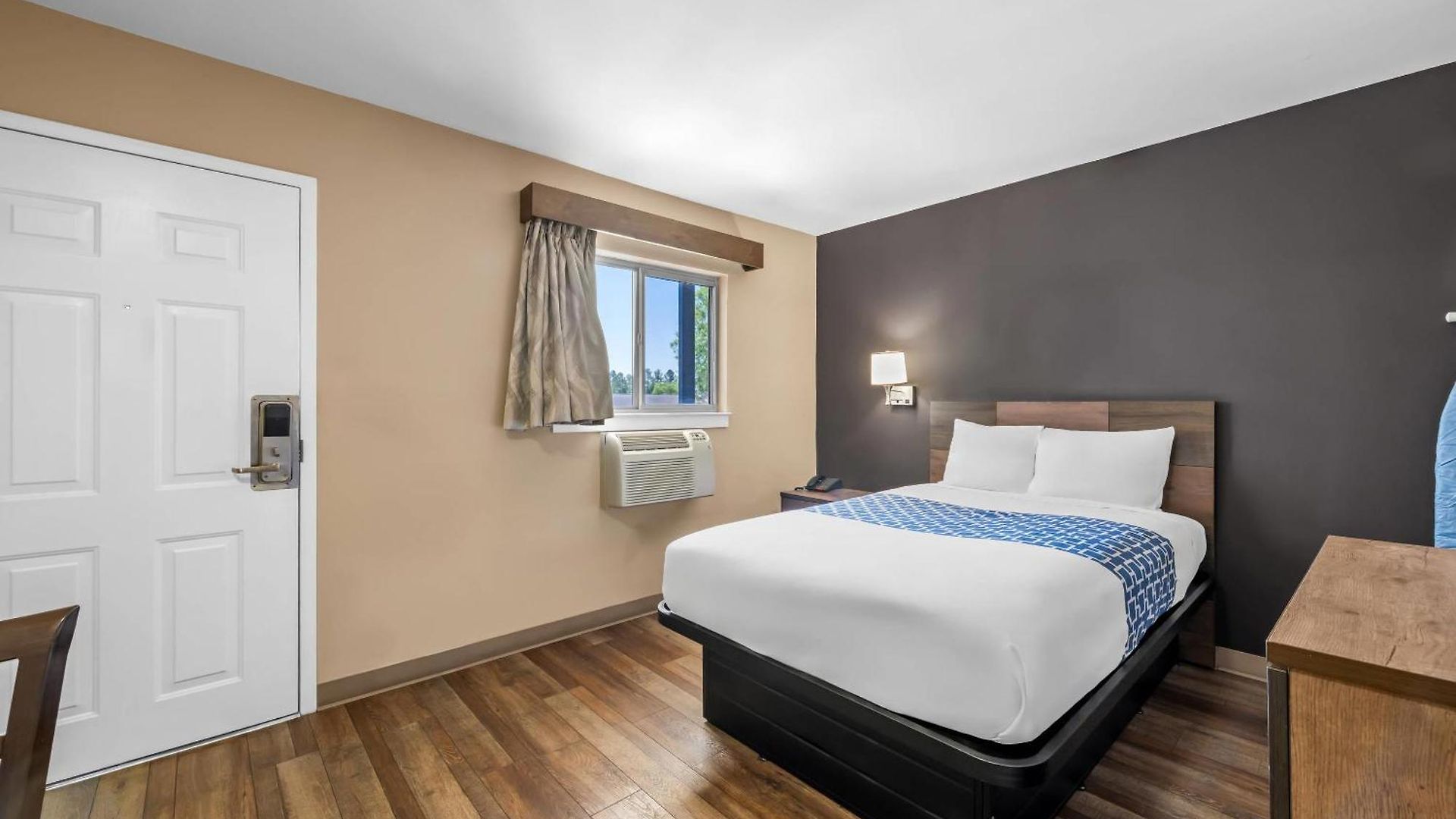Suburban - Ballantyne 3*