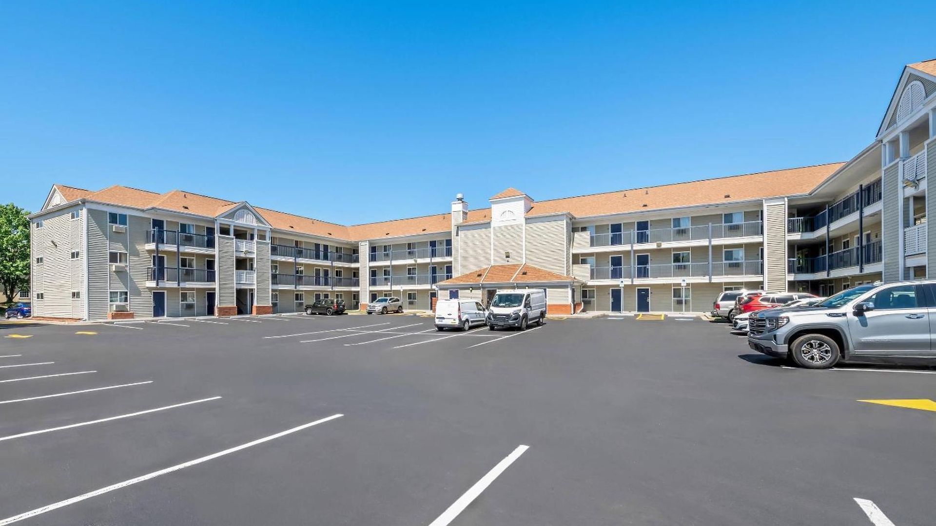 Suburban - Ballantyne Hotel 3*