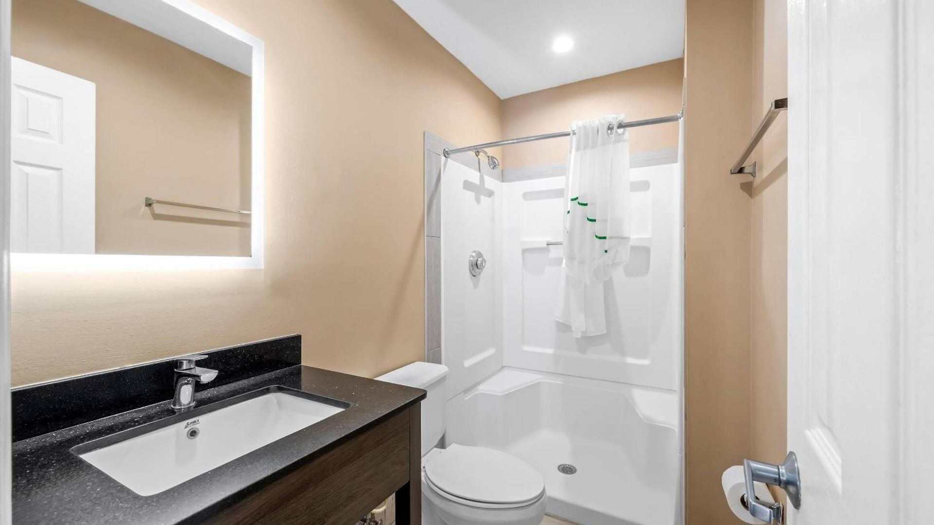 Suburban - Ballantyne Hotel 3*