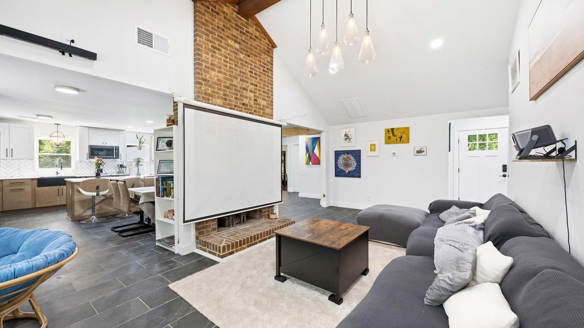 Bedrooms With Private Bath - 12min From Uptown Guest house *