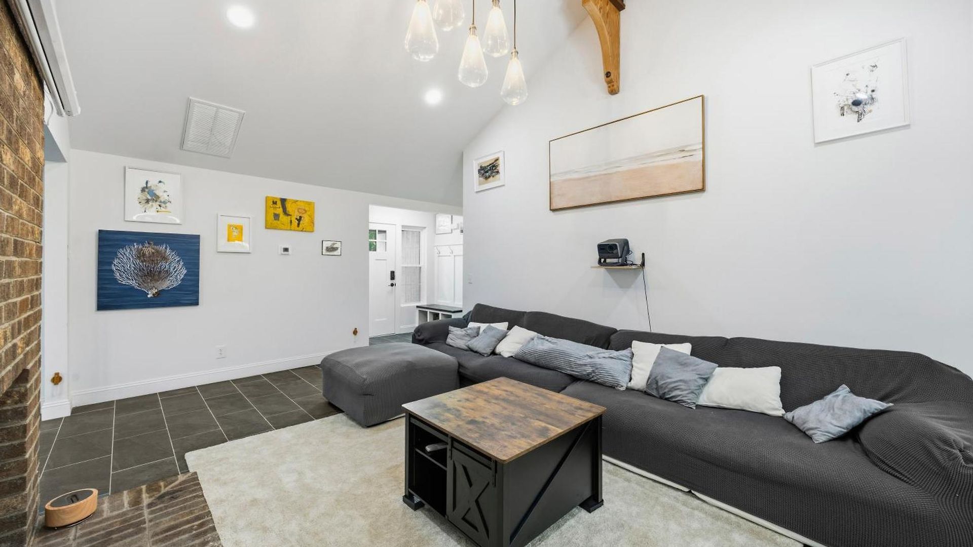 Bedrooms With Private Bath - 12min From Uptown Guest house Charlotte