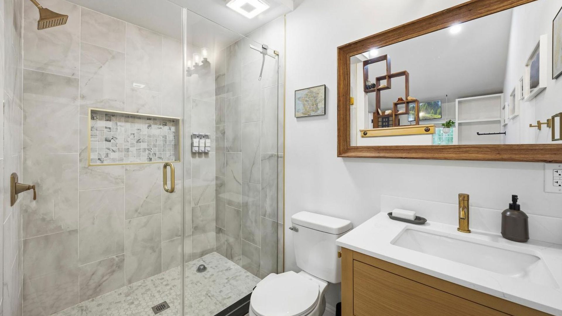 Bedrooms With Private Bath - 12min From Uptown Guest house