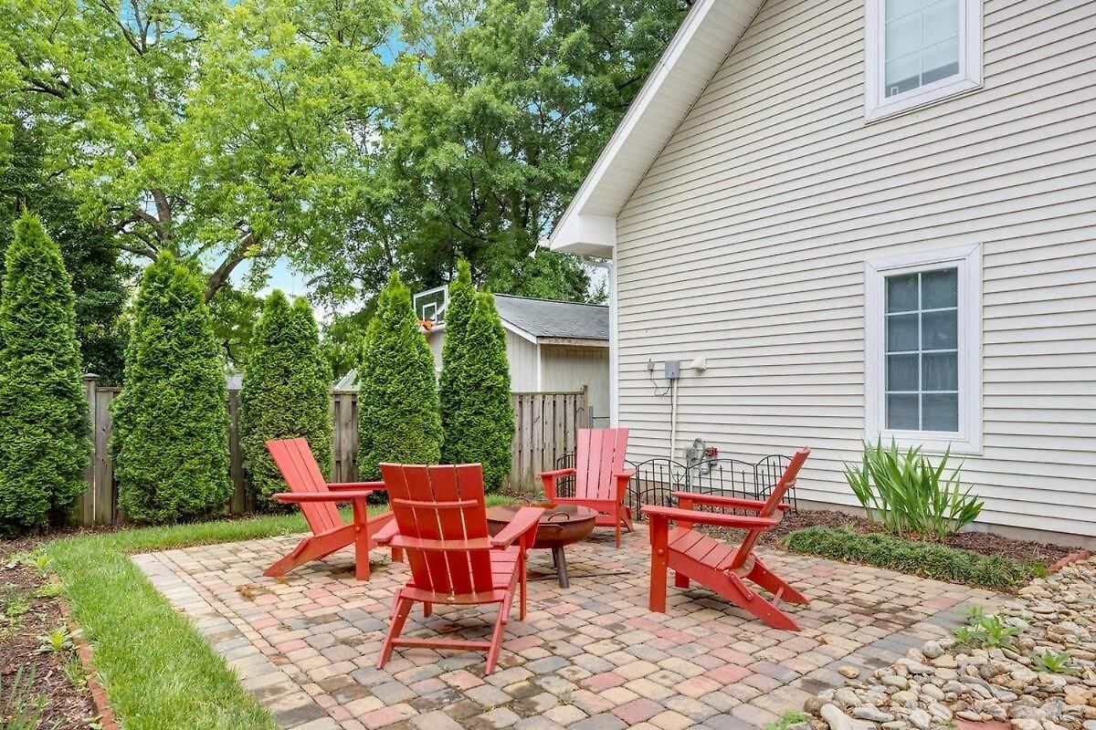 Outdoor Oasis In Popular Plaza Midwood Holiday home