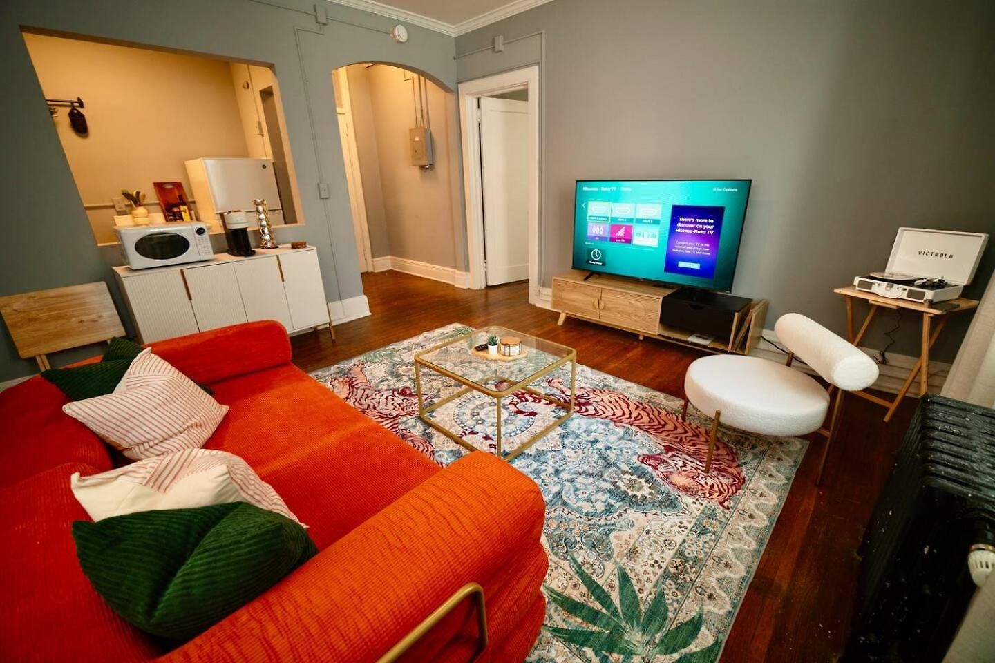 Uptown Funk Getaway With Parking & Walk To Stadiums, Nightlife Apartment