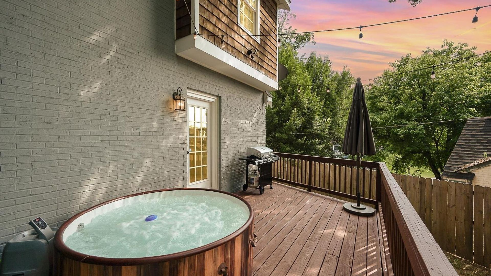 Luxury South End Retreat - Hot Tub - 4 Bedrooms *