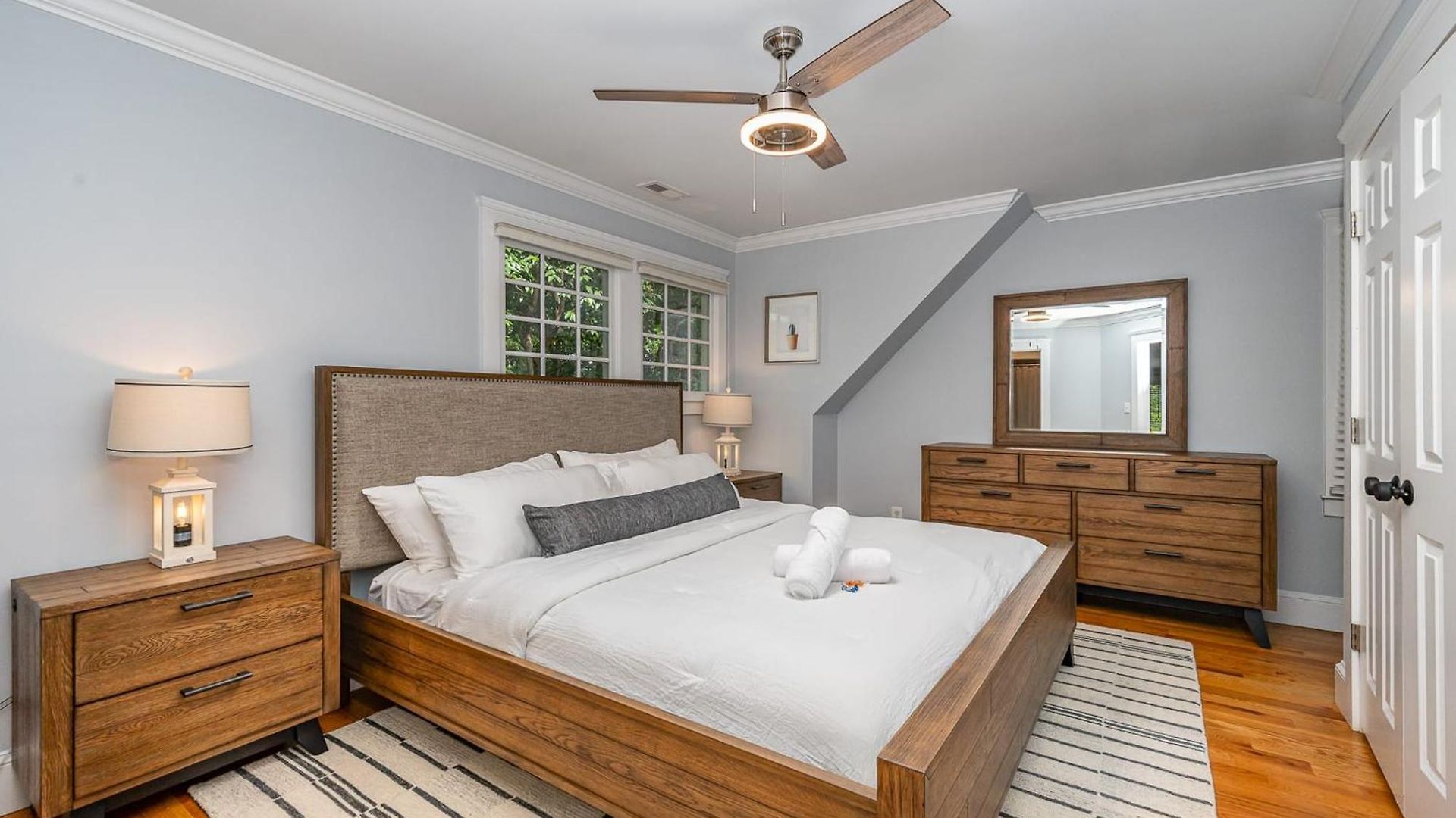 Luxury South End Retreat - Hot Tub - 4 Bedrooms *
