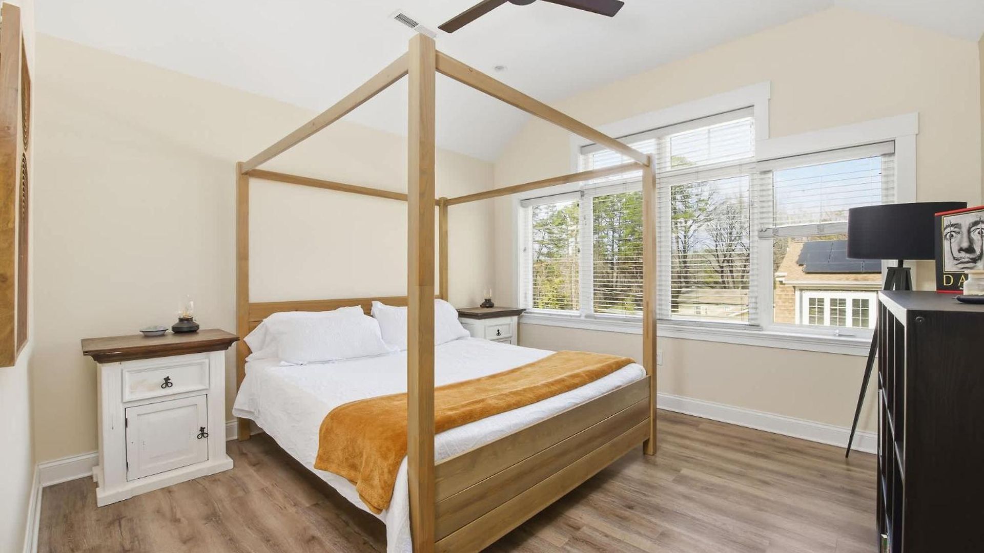 Oak King Bed & Breakfast 4*