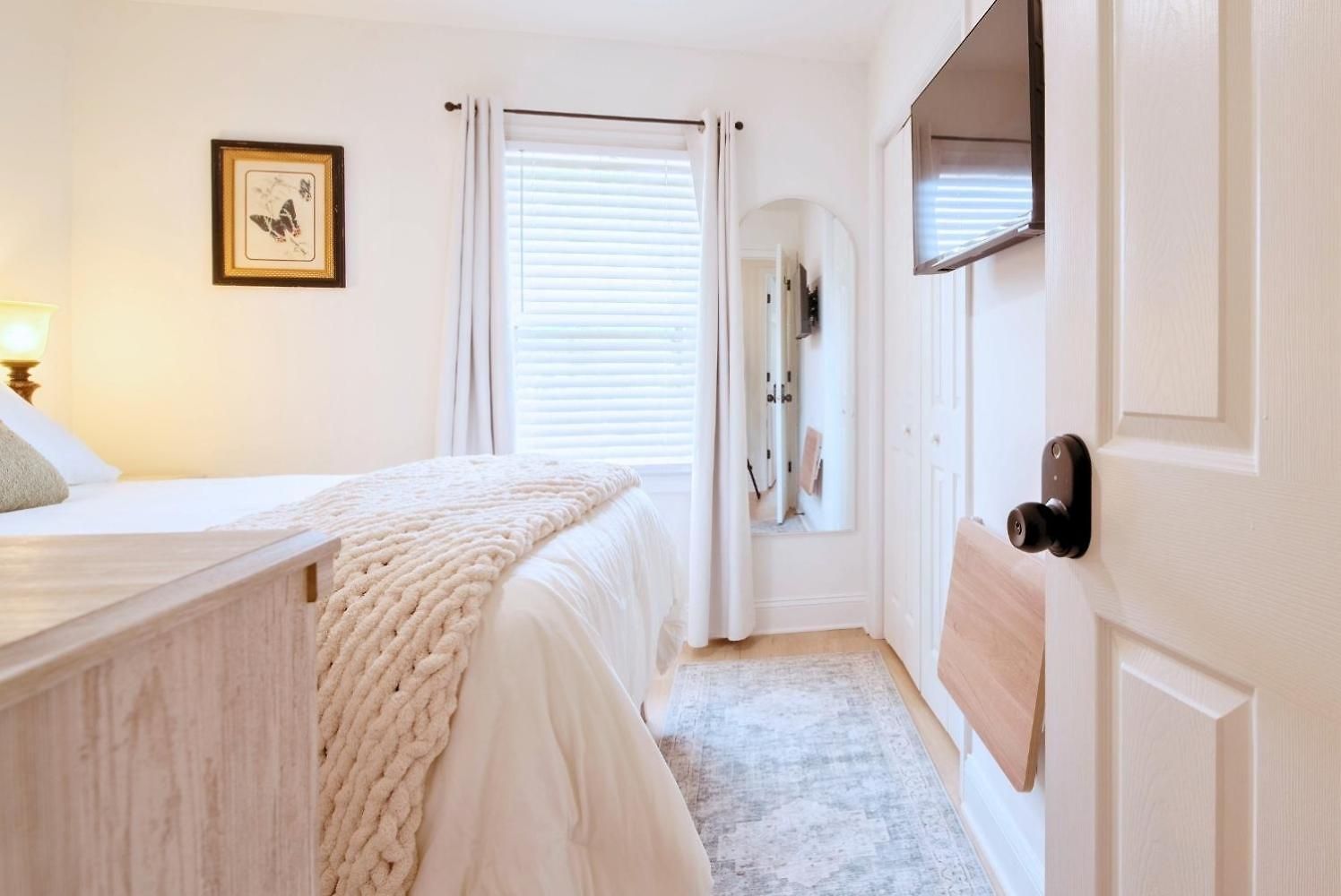 Stylish 3br Upper Level Near Clt & Whitewater Charlotte