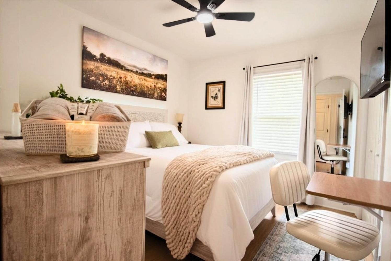 Stylish 3br Upper Level Near Clt & Whitewater Holiday home Charlotte