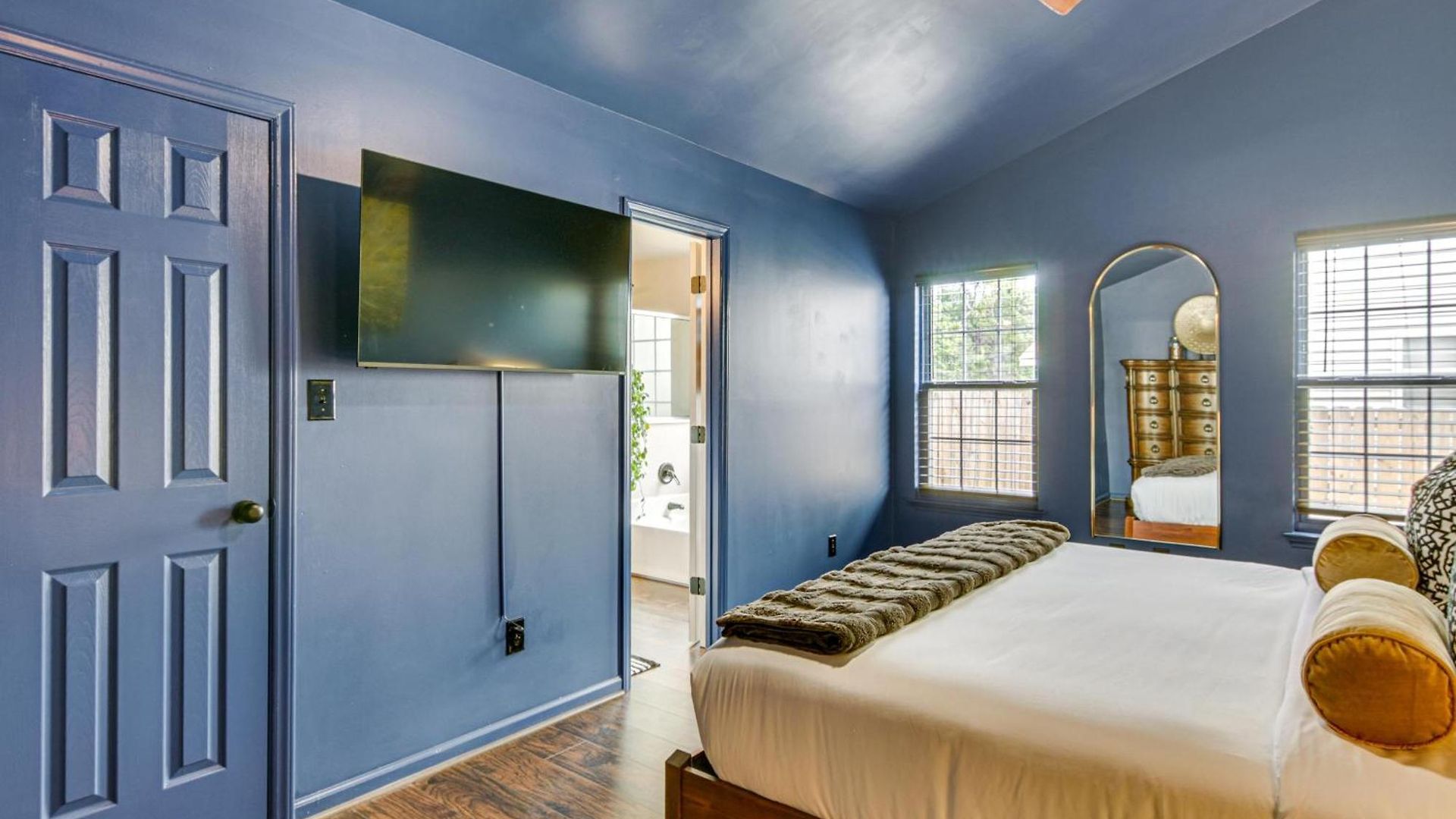 Vintage-chic Getaway: 6 Mi To Uptown Holiday home *