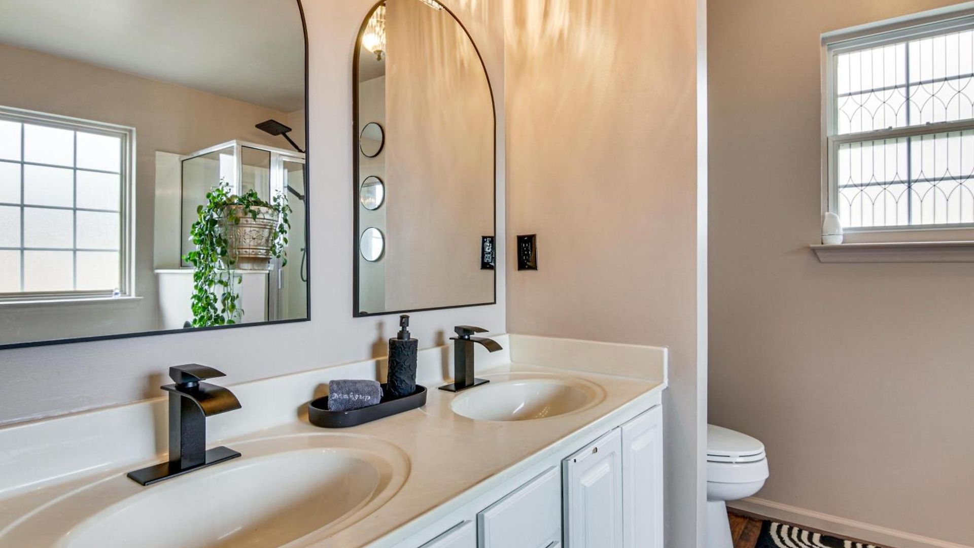 Vintage-chic Getaway: 6 Mi To Uptown Holiday home