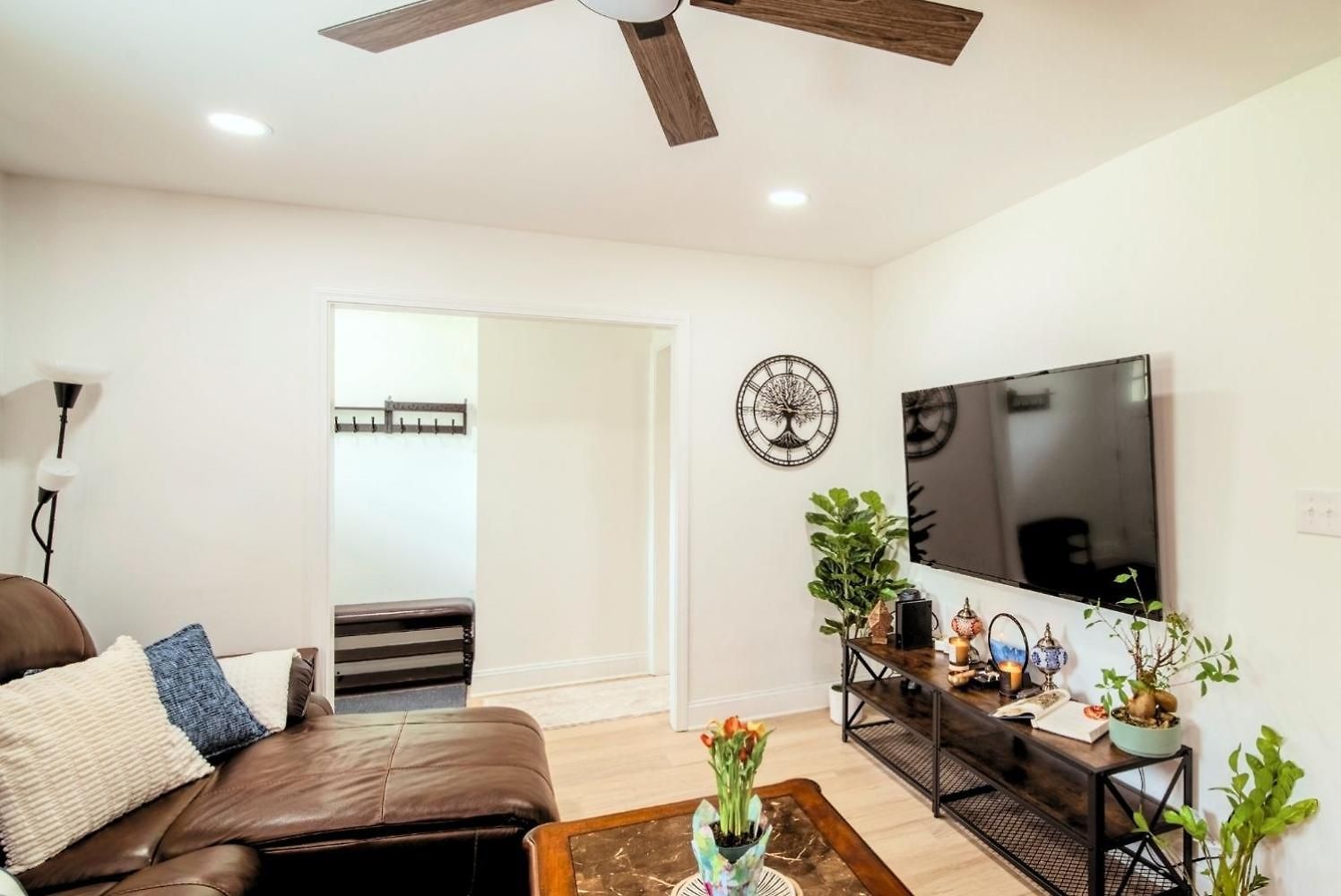 Stylish 3br Upper Level Near Clt & Whitewater