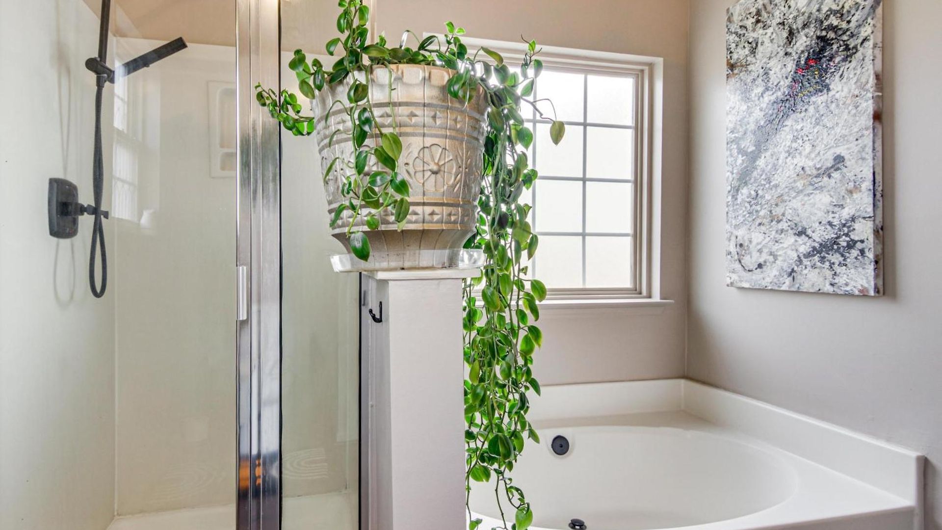 Vintage-chic Getaway: 6 Mi To Uptown Holiday home *