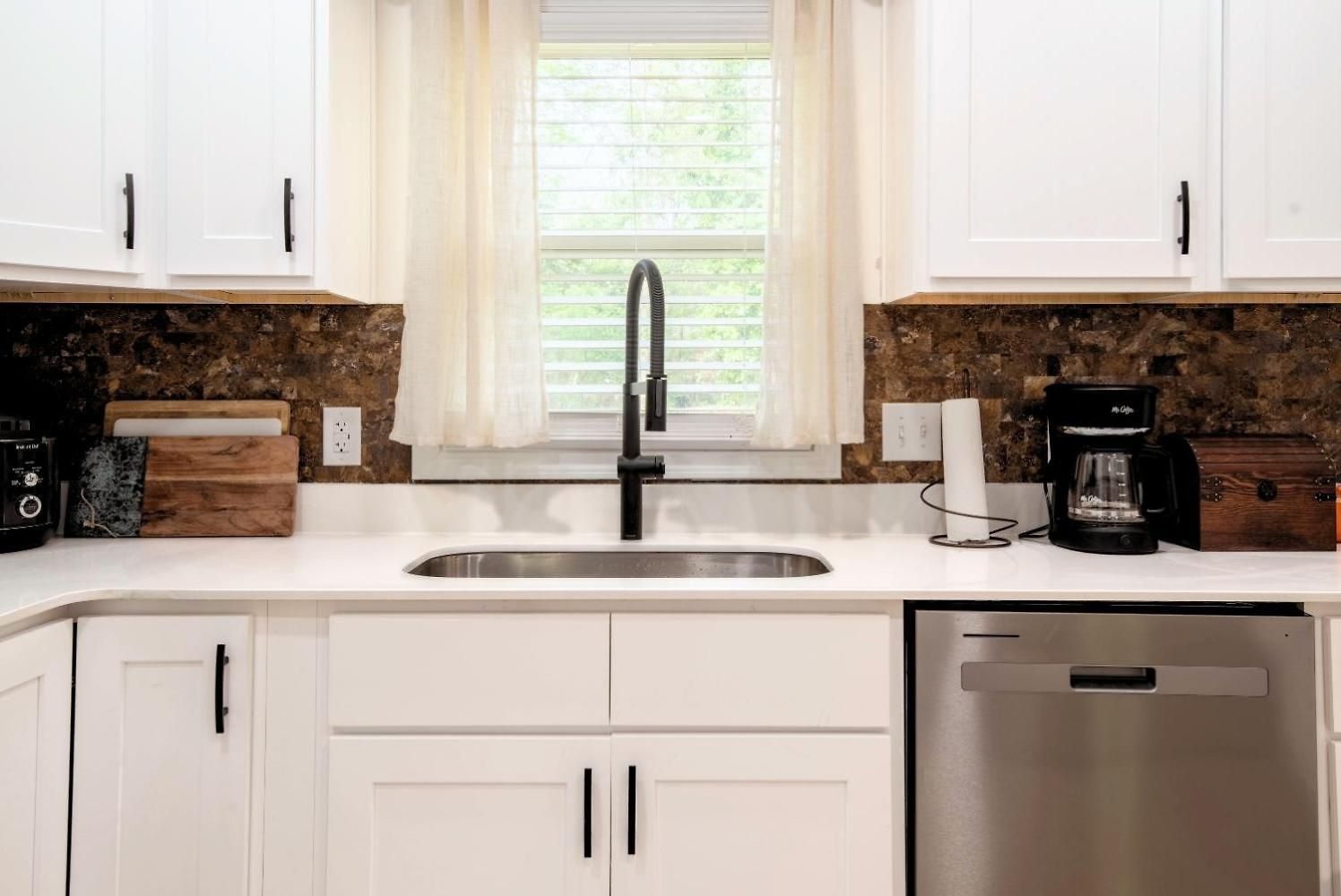 Stylish 3br Upper Level Near Clt & Whitewater Holiday home Charlotte